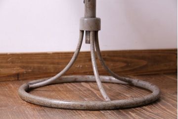 レトロ家具　レトロな雰囲気漂うシンプルな回転椅子(ワークチェア、イス、回転チェア)(R-028035)