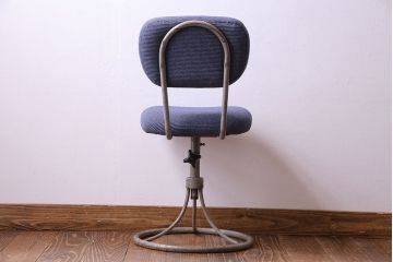 レトロ家具　レトロな雰囲気漂うシンプルな回転椅子(ワークチェア、イス、回転チェア)(R-028035)