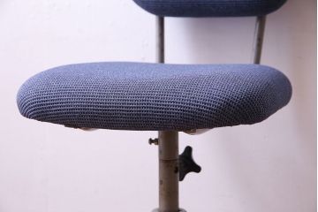 レトロ家具　レトロな雰囲気漂うシンプルな回転椅子(ワークチェア、イス、回転チェア)(R-028035)