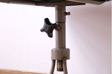 レトロ家具　レトロな雰囲気漂うシンプルな回転椅子(ワークチェア、イス、回転チェア)(R-028035)