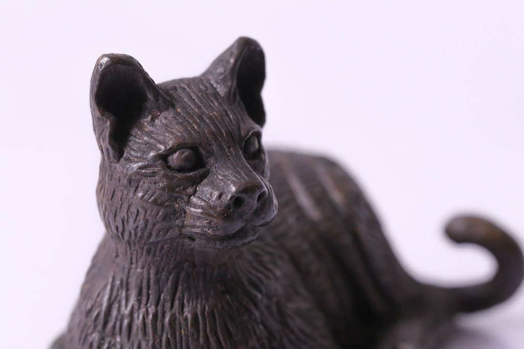 ビンテージ　お茶目でインパクトのある猫の鉄製の像オブジェ ビンテージ お茶目でインパクトのある猫の鉄製の像オブジェ