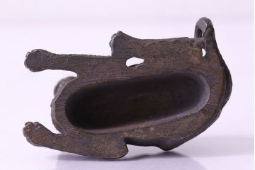 アンティーク雑貨　ビンテージ　銅製　シックな猫のオブジェ(置物、動物像)