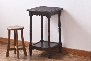 アンティーク雑貨　【O様ご成約品】中古　北海道民芸家具　HM853　落ち着きある色味と上品なデザインが魅力のサイドテーブル(花台)