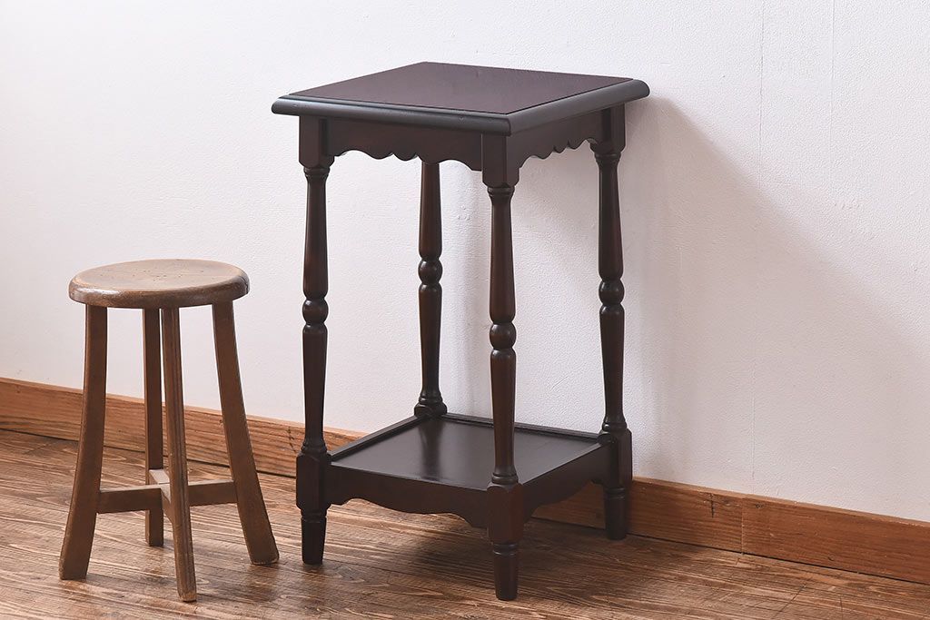 アンティーク雑貨　【O様ご成約品】中古　北海道民芸家具　HM853　落ち着きある色味と上品なデザインが魅力のサイドテーブル(花台)