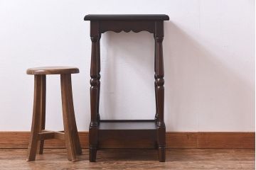 アンティーク雑貨　【O様ご成約品】中古　北海道民芸家具　HM853　落ち着きある色味と上品なデザインが魅力のサイドテーブル(花台)