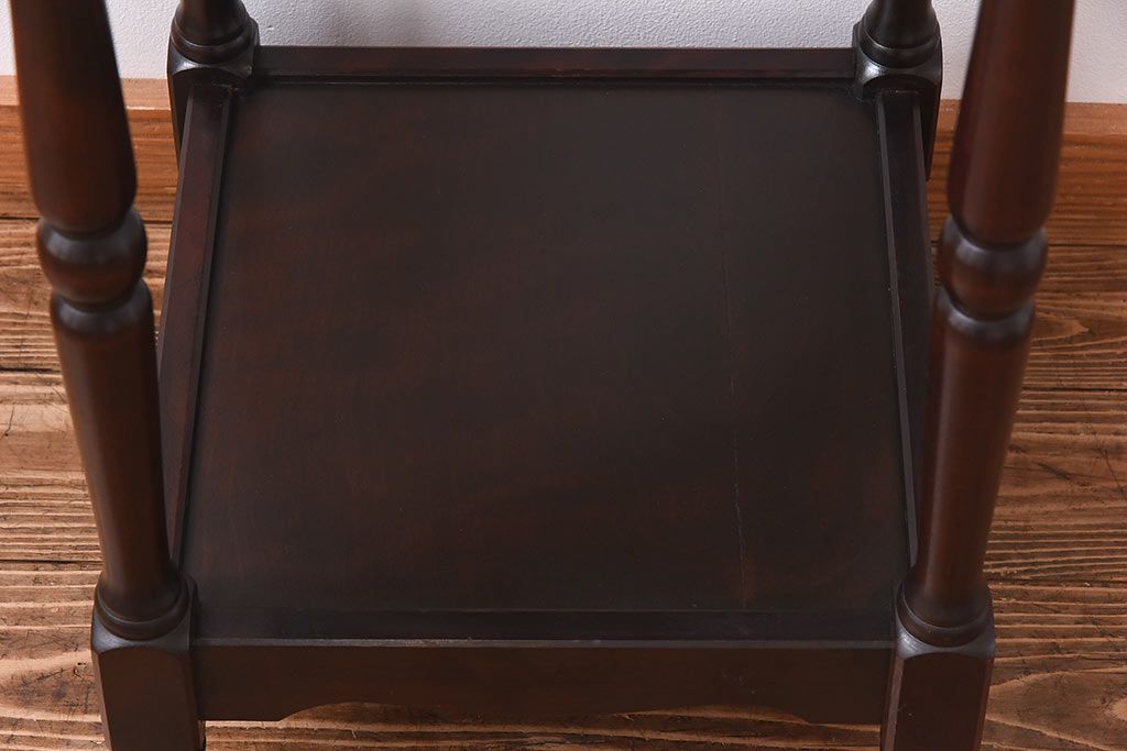 アンティーク雑貨　【O様ご成約品】中古　北海道民芸家具　HM853　落ち着きある色味と上品なデザインが魅力のサイドテーブル(花台)