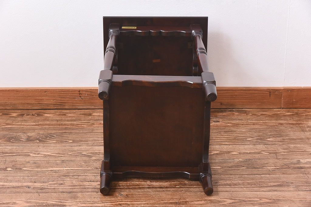 アンティーク雑貨　【O様ご成約品】中古　北海道民芸家具　HM853　落ち着きある色味と上品なデザインが魅力のサイドテーブル(花台)