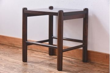 アンティーク雑貨　ビンテージ　北海道民芸家具　シンプルな小振りのスツール(花台、サイドテーブル)