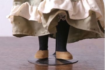 アンティーク雑貨　昭和レトロ　ビンテージ　優しげな印象のスタンド付きビスクドール(西洋人形)