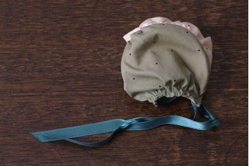 アンティーク雑貨　昭和レトロ　ビンテージ　優しげな印象のスタンド付きビスクドール(西洋人形)