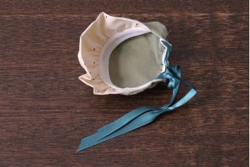 アンティーク雑貨　昭和レトロ　ビンテージ　優しげな印象のスタンド付きビスクドール(西洋人形)