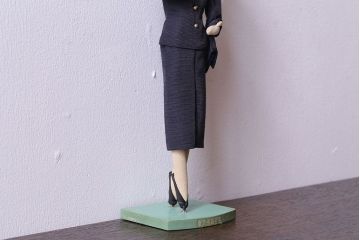 アンティーク雑貨　東京国際空港　ロングスカートの制服がおしゃれなキャビンアテンダントの文化人形