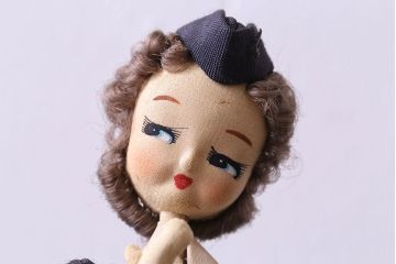アンティーク雑貨　東京国際空港　ロングスカートの制服がおしゃれなキャビンアテンダントの文化人形