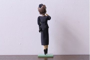 アンティーク雑貨　東京国際空港　ロングスカートの制服がおしゃれなキャビンアテンダントの文化人形