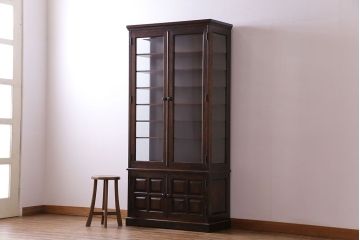 中古　希少な廃盤品!!　北海道民芸家具　OM158　上質な三方ガラス飾り棚(陳列棚、食器棚、ガラスケース)(1)