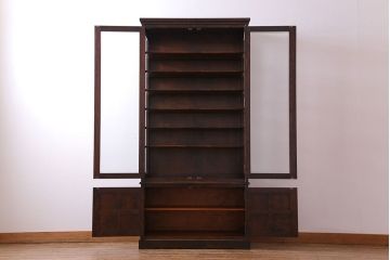 中古　希少な廃盤品!!　北海道民芸家具　OM158　上質な三方ガラス飾り棚(陳列棚、食器棚、ガラスケース)(1)