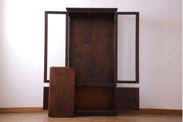 中古　希少な廃盤品!!　北海道民芸家具　OM158　上質な三方ガラス飾り棚(陳列棚、食器棚、ガラスケース)(1)