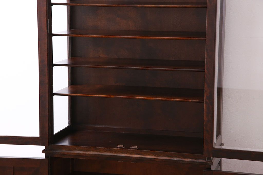 中古　希少な廃盤品!!　北海道民芸家具　OM158　上質な三方ガラス飾り棚(陳列棚、食器棚、ガラスケース)(1)