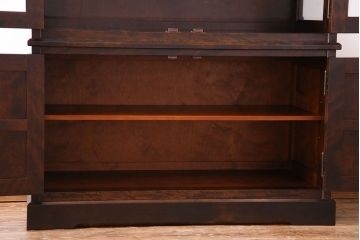 中古　希少な廃盤品!!　北海道民芸家具　OM158　上質な三方ガラス飾り棚(陳列棚、食器棚、ガラスケース)(1)