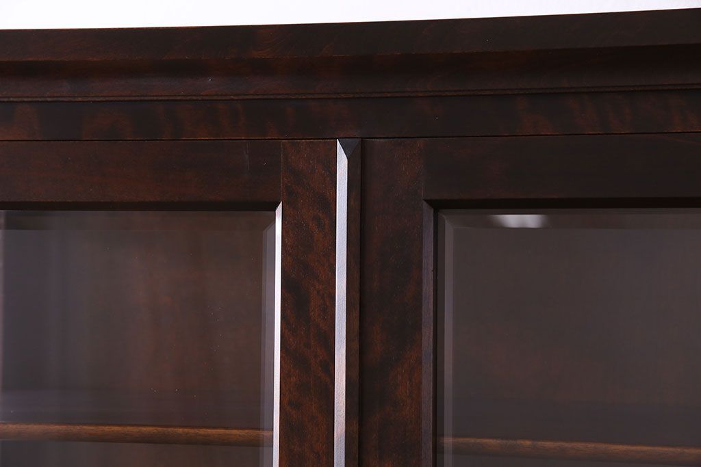 中古　希少な廃盤品!!　北海道民芸家具　OM158　上質な三方ガラス飾り棚(陳列棚、食器棚、ガラスケース)(1)