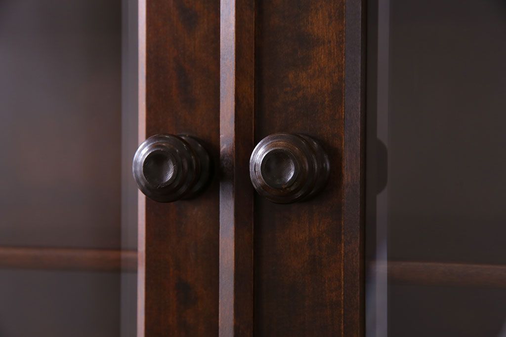 中古　希少な廃盤品!!　北海道民芸家具　OM158　上質な三方ガラス飾り棚(陳列棚、食器棚、ガラスケース)(1)