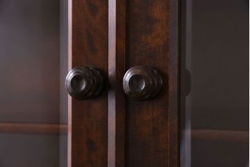 中古　希少な廃盤品!!　北海道民芸家具　OM158　上質な三方ガラス飾り棚(陳列棚、食器棚、ガラスケース)(1)