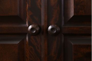 中古　希少な廃盤品!!　北海道民芸家具　OM158　上質な三方ガラス飾り棚(陳列棚、食器棚、ガラスケース)(1)