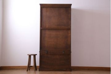 中古　希少な廃盤品!!　北海道民芸家具　OM158　上質な三方ガラス飾り棚(陳列棚、食器棚、ガラスケース)(1)