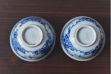 和製アンティーク　花柄　染付湯のみ(湯呑、蕎麦猪口)2客セット(1)