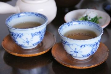 和製アンティーク　花柄　染付湯のみ(湯呑、蕎麦猪口)2客セット(2)