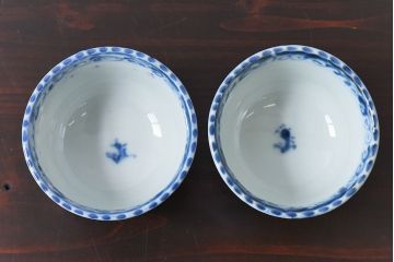 和製アンティーク　花柄　染付湯のみ(湯呑、蕎麦猪口)2客セット(2)