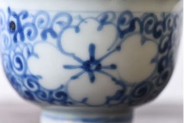 和製アンティーク　花柄　染付湯のみ(湯呑、蕎麦猪口)2客セット(2)