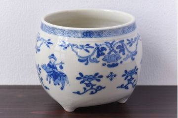 アンティーク雑貨　明治大正期　ふっくらとしたフォルムの染付唐子火入れ(ペン立て、小物入れ)