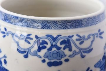 アンティーク雑貨　明治大正期　ふっくらとしたフォルムの染付唐子火入れ(ペン立て、小物入れ)