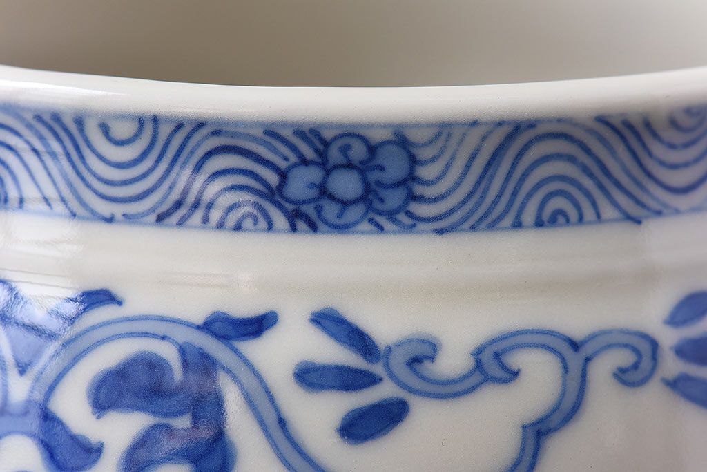 アンティーク雑貨　明治大正期　ふっくらとしたフォルムの染付唐子火入れ(ペン立て、小物入れ)