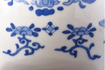 アンティーク雑貨　明治大正期　ふっくらとしたフォルムの染付唐子火入れ(ペン立て、小物入れ)