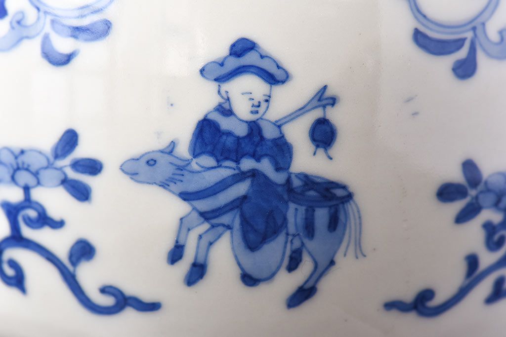 アンティーク雑貨　明治大正期　ふっくらとしたフォルムの染付唐子火入れ(ペン立て、小物入れ)