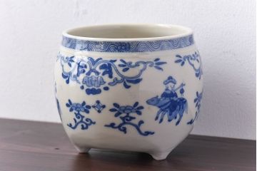 アンティーク雑貨　明治大正期　ふっくらとしたフォルムの染付唐子火入れ(ペン立て、小物入れ)