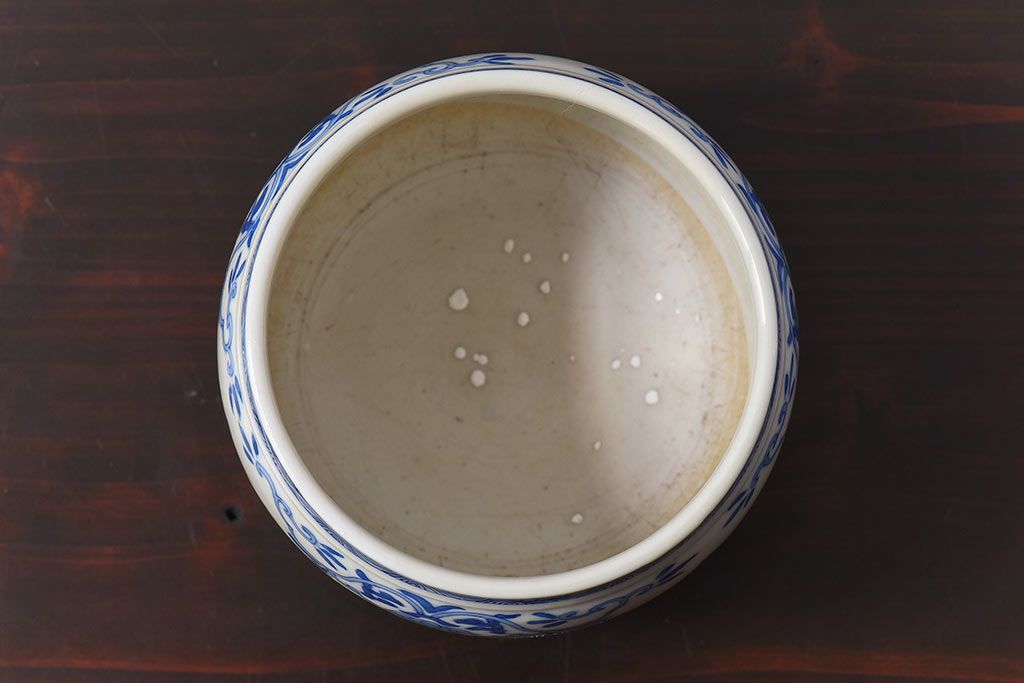 アンティーク雑貨　明治大正期　ふっくらとしたフォルムの染付唐子火入れ(ペン立て、小物入れ)