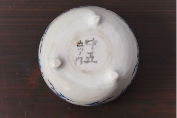 アンティーク雑貨　明治大正期　ふっくらとしたフォルムの染付唐子火入れ(ペン立て、小物入れ)