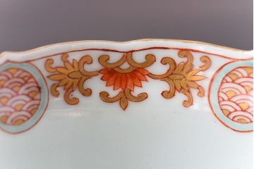 江戸期　華やかな色合いが目を引く色絵向付(和食器)(1)