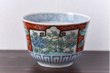 アンティーク雑貨　古民具・骨董　江戸期　華やかな古伊万里色絵染付　蕎麦猪口(湯呑、向付)(3)