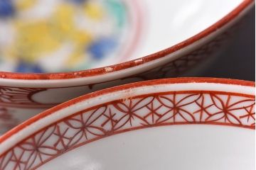 幕末〜明治期!　余白を美しく魅せる赤絵染付蓋茶碗2客セット(1)