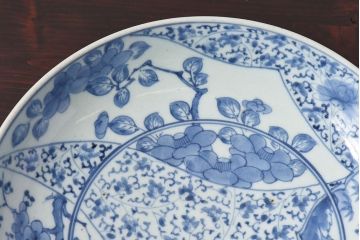 アンティーク雑貨　江戸期　古伊万里　花唐草文　染付　九寸深皿(渦福)