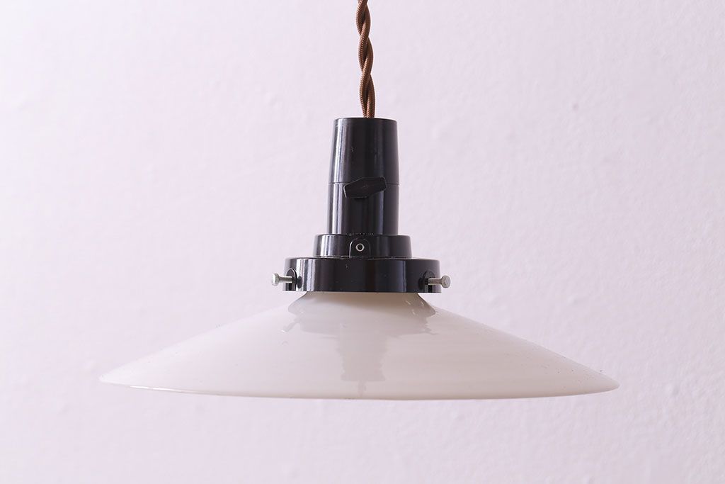 昭和レトロ　温かみのある平笠のシェード(天井照明、電笠)(3)