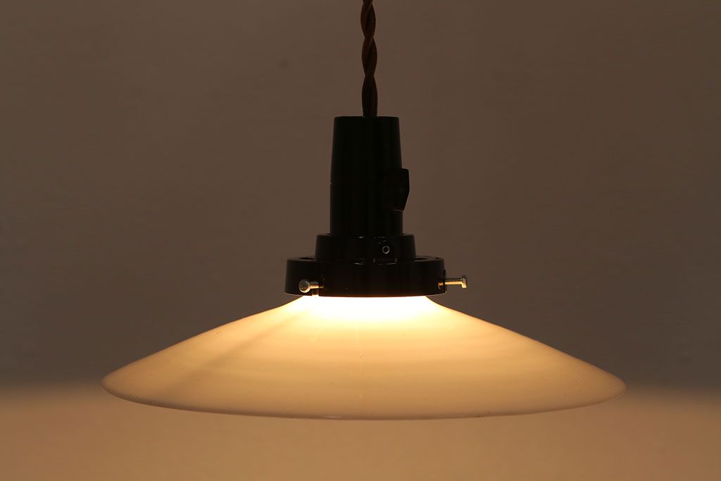 昭和レトロ　温かみのある平笠のシェード(天井照明、電笠)(3)