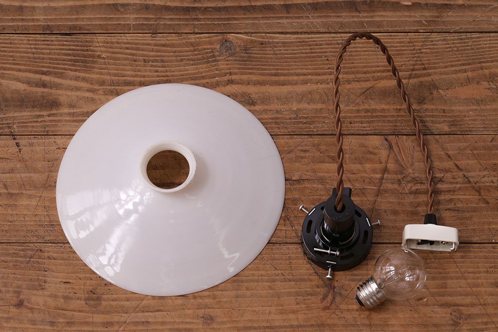 昭和レトロ　温かみのある平笠のシェード(天井照明、電笠)(3)