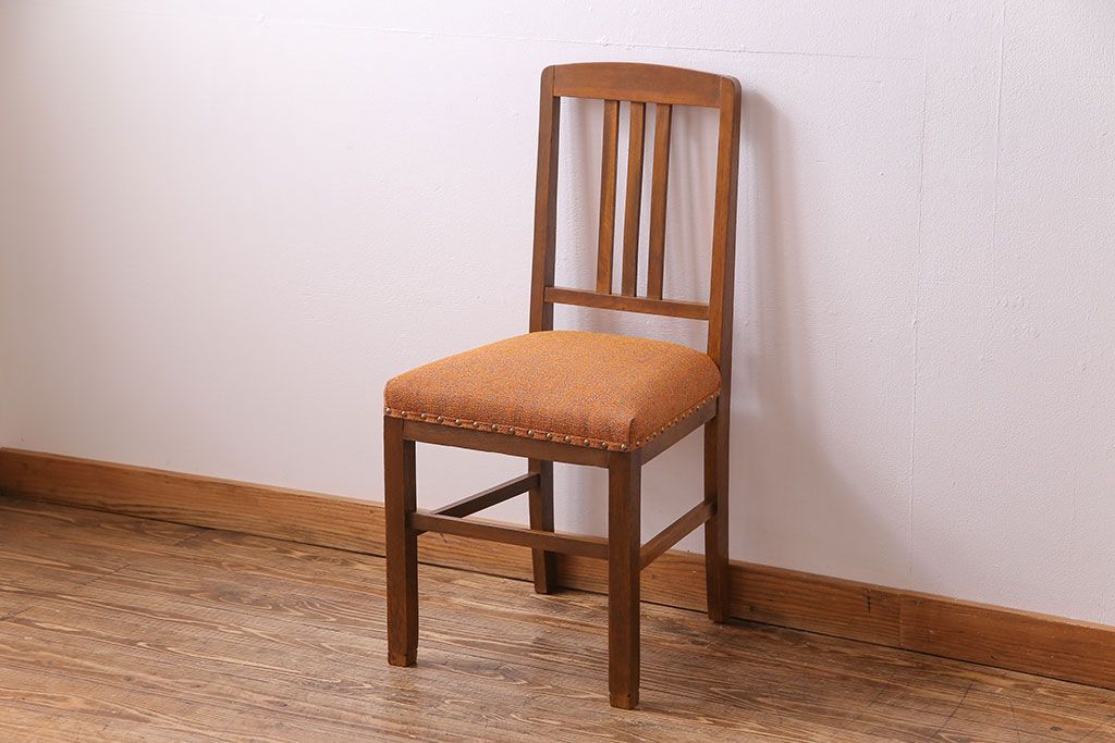 アンティーク家具　和製アンティーク　落ち着きのある色味のナラ材のチェア(椅子、ダイニングチェア)