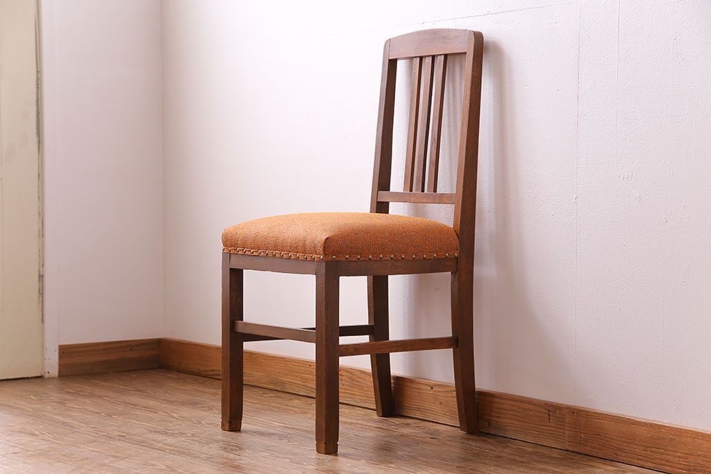 アンティーク家具　和製アンティーク　落ち着きのある色味のナラ材のチェア(椅子、ダイニングチェア)