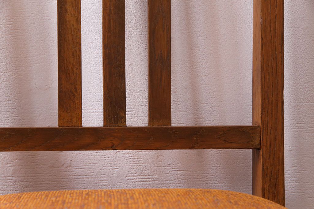 アンティーク家具　和製アンティーク　落ち着きのある色味のナラ材のチェア(椅子、ダイニングチェア)